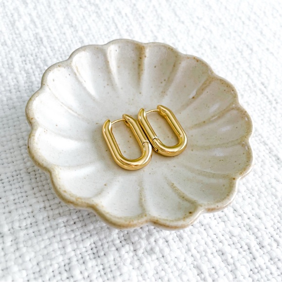 Madewell carabiner hoops. - Picture 4 of 10